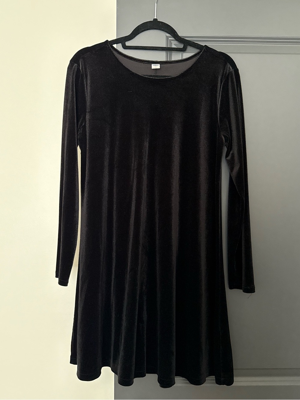 Old Navy Black Velvet Long Sleeve Swing Dress — Medium